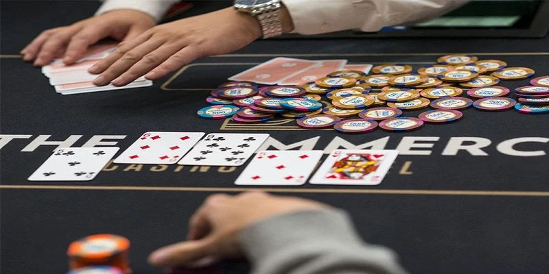 Anh em có thể chơi Bluff khi đánh bài poker